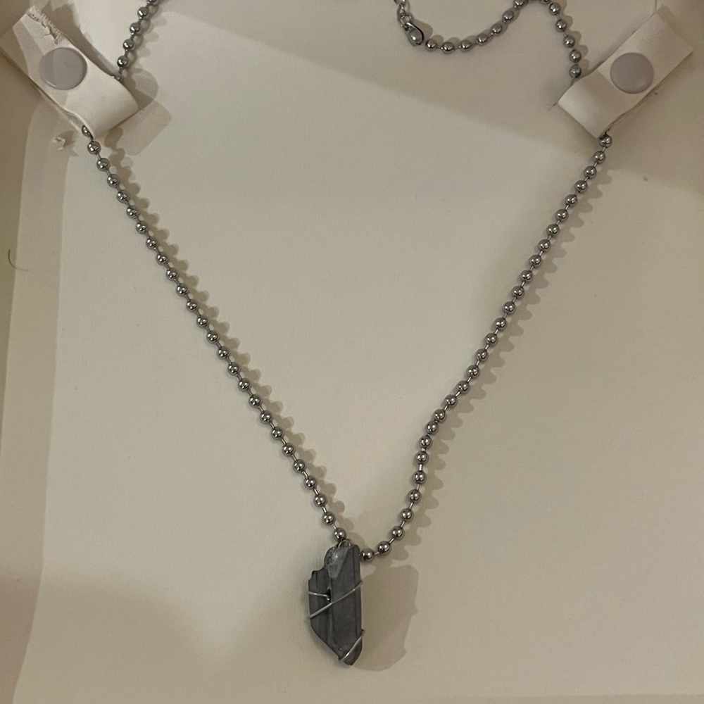 ❤️‍🔥BOGO FREE Gray Grunge Silver Crystal Pendent Necklace Boutique Jewelry
